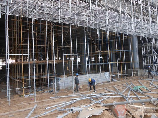 承插盤(pán)扣腳手架的優(yōu)缺點(diǎn)