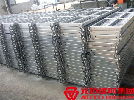 鋼跳板規(guī)格型號(hào)有幾種？鋼跳板生產(chǎn)廠家電話是多少？