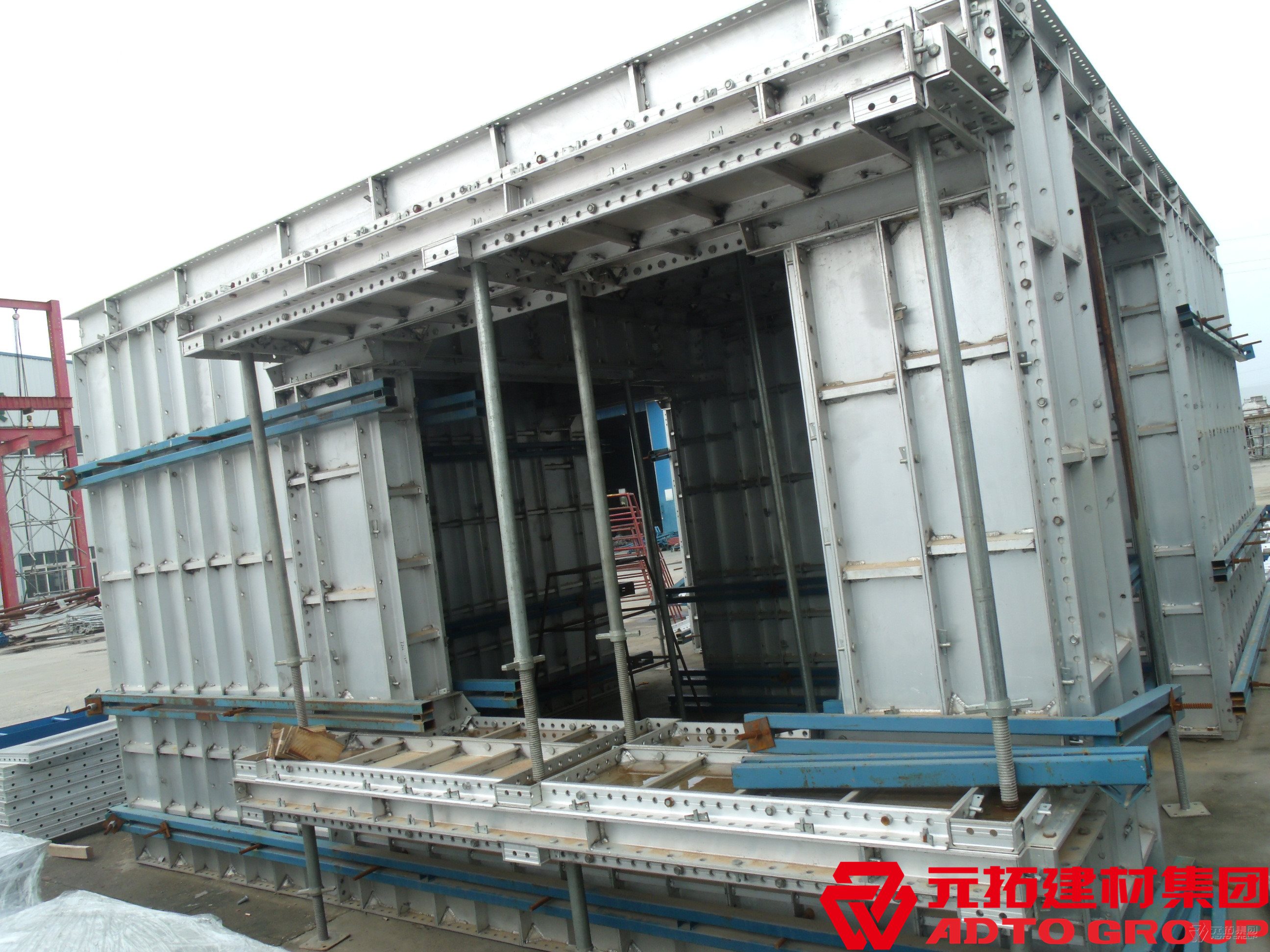 鋁合金模板系統(tǒng)由哪些構(gòu)件組成？有何特點？